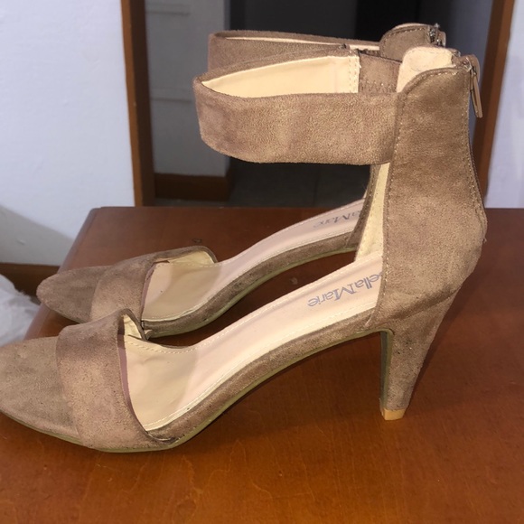 Heels - Picture 3 of 5